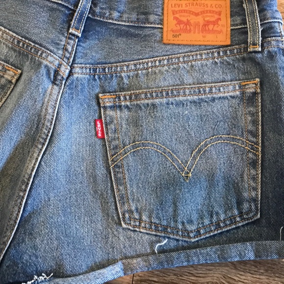 LEVIS SHORTS!!!!! - Picture 4 of 5